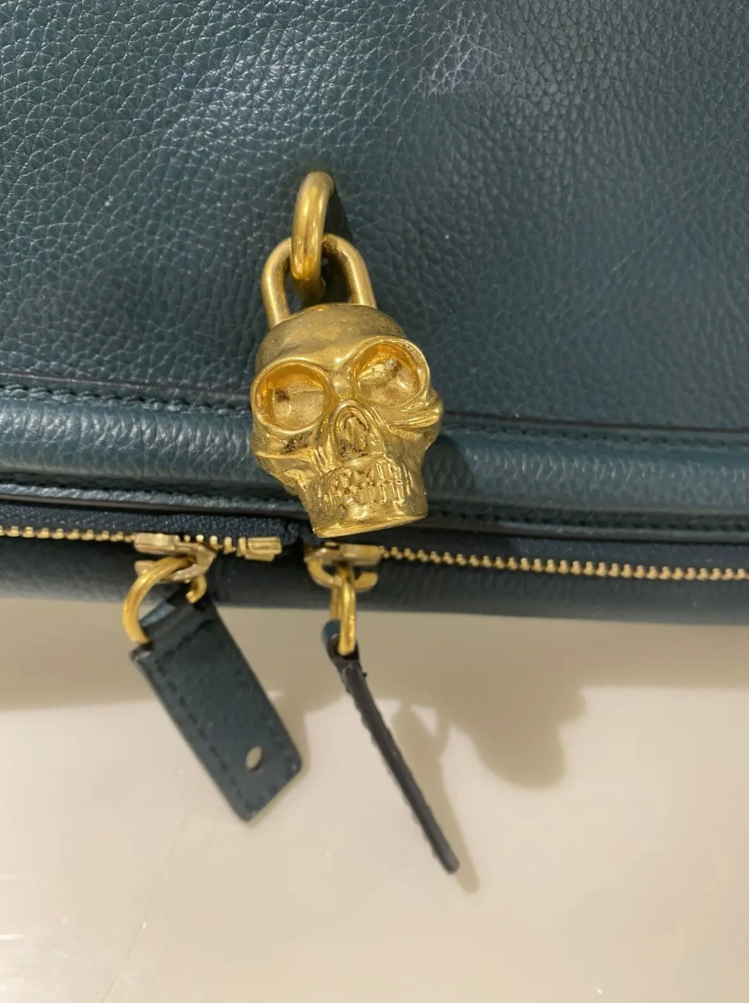 Alexander McQueen De Manta Padlock Clutch