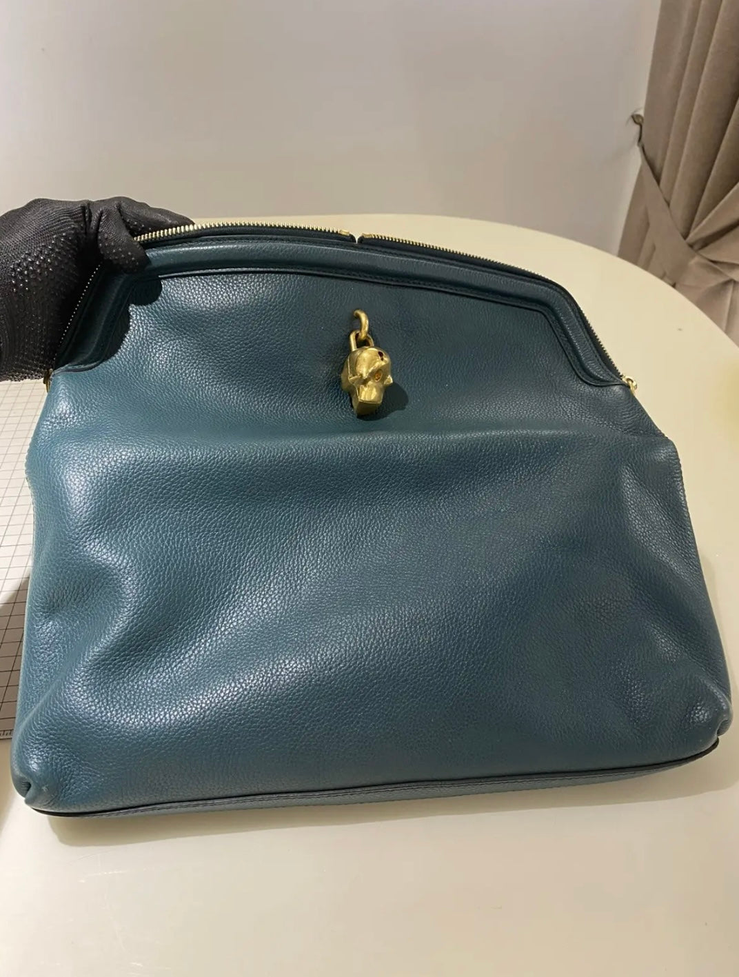 Alexander McQueen De Manta Padlock Clutch