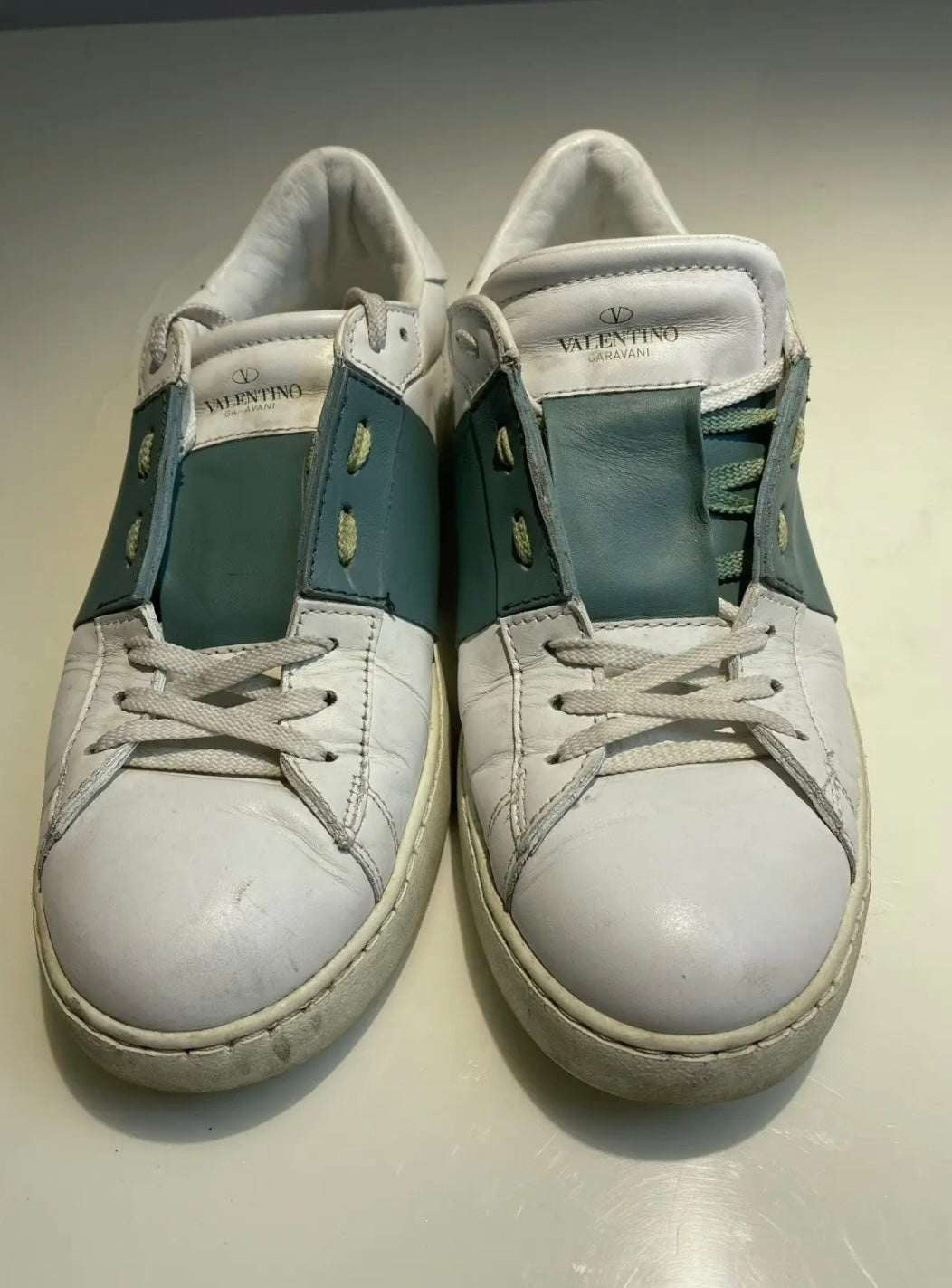 Valentino White & Green Leather Rockstud Low-Top Sneakers