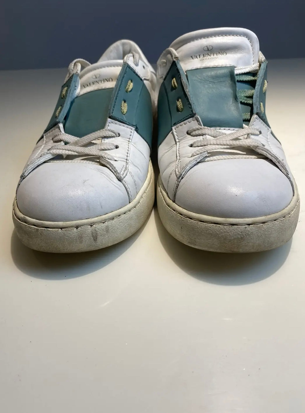 Valentino White & Green Leather Rockstud Low-Top Sneakers
