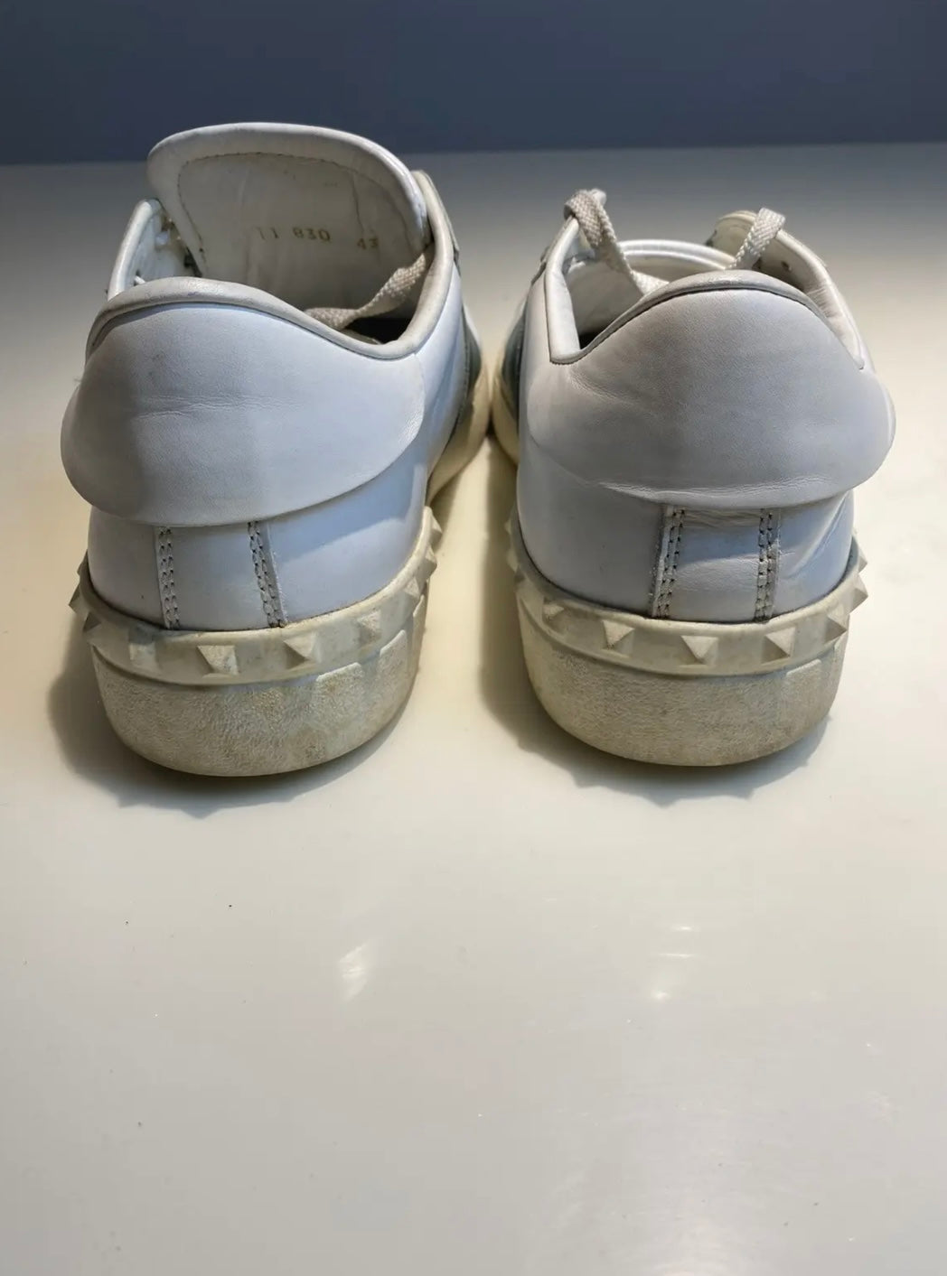 Valentino White & Green Leather Rockstud Low-Top Sneakers